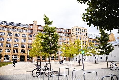 MBA&E Life Science Management, well located also by bike