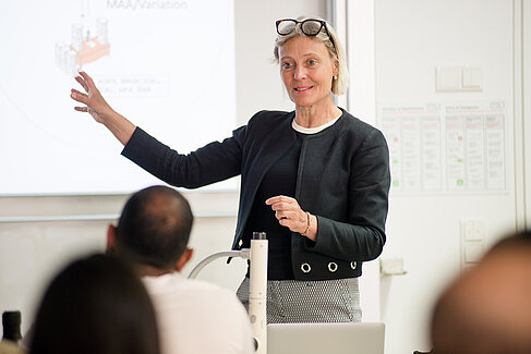 Dr. Maren von Fritschen lecturing MBA&E Life Science Management